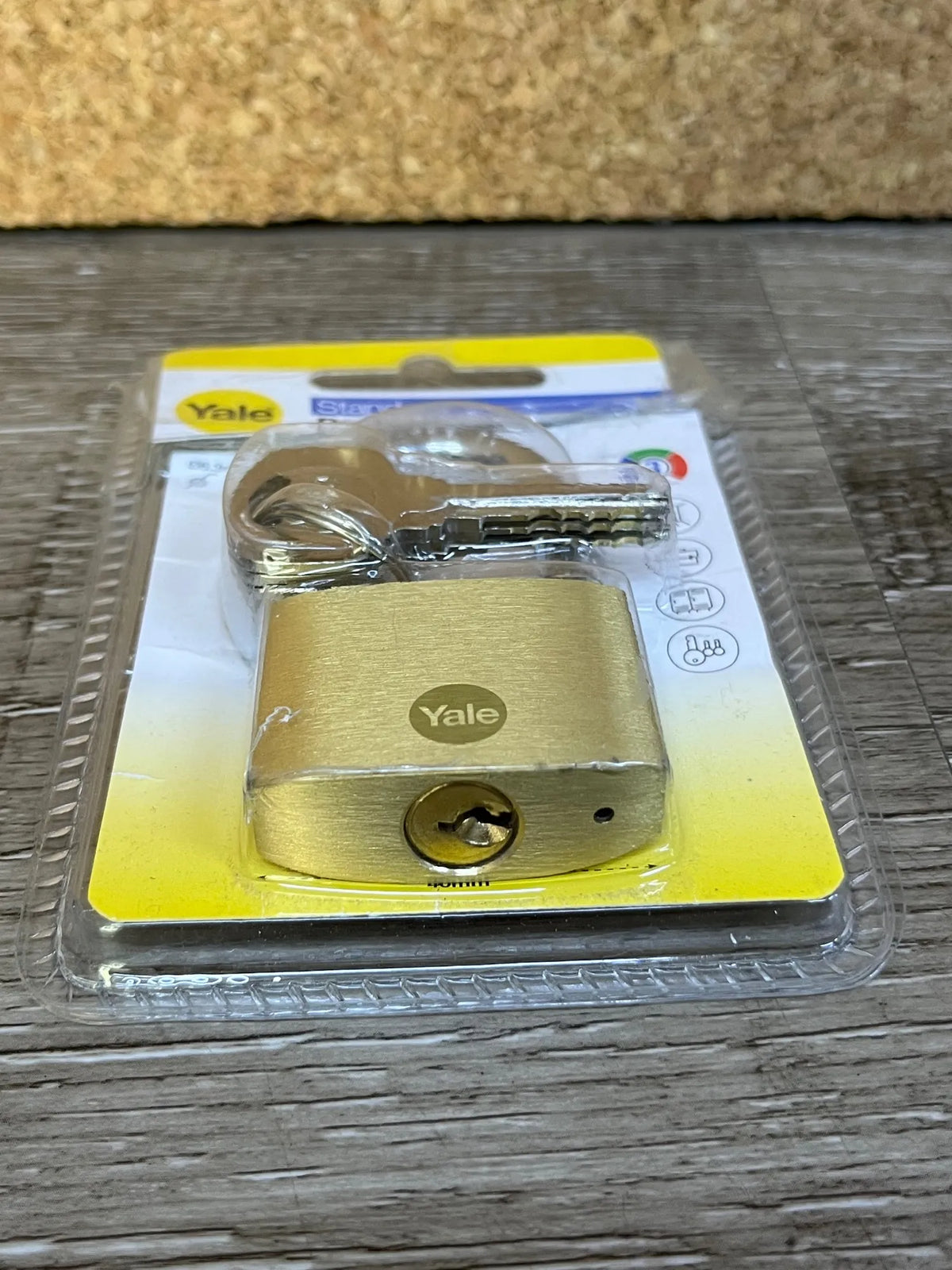 Candado latón 40 mm 3 llaves Yale