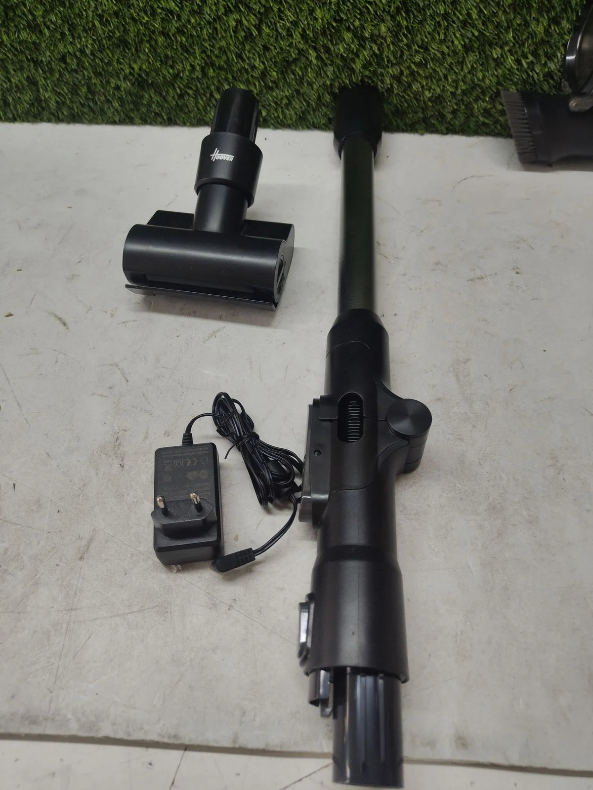 Aspiradora escoba con accesorios - Hoover