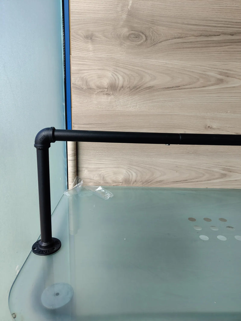 Perchero de ropa metálico de pared
