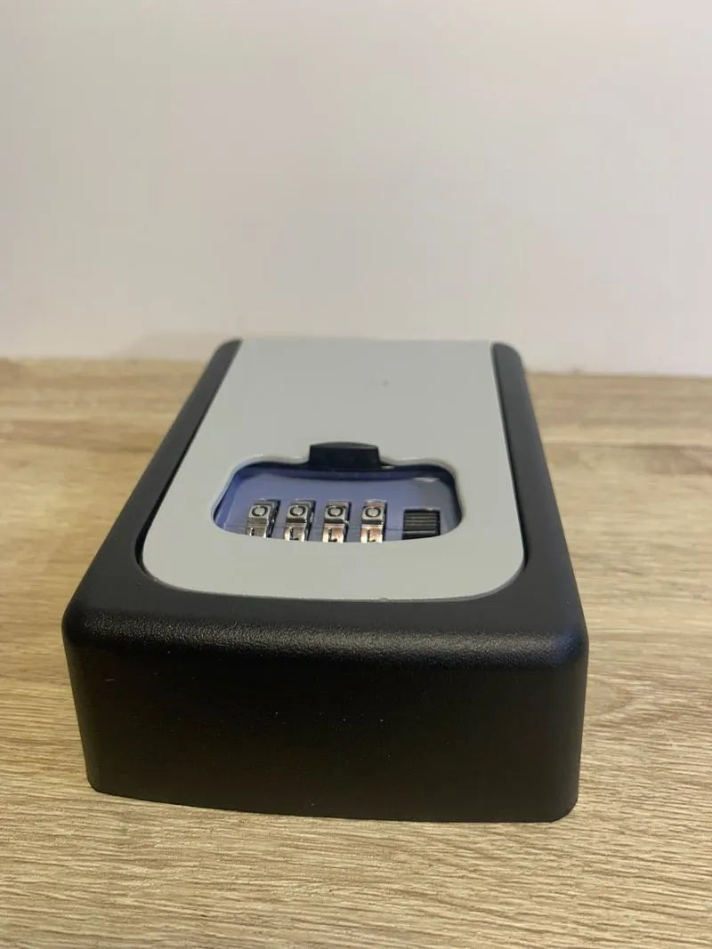 Caja de almacenamiento para llaves Amazon Basics