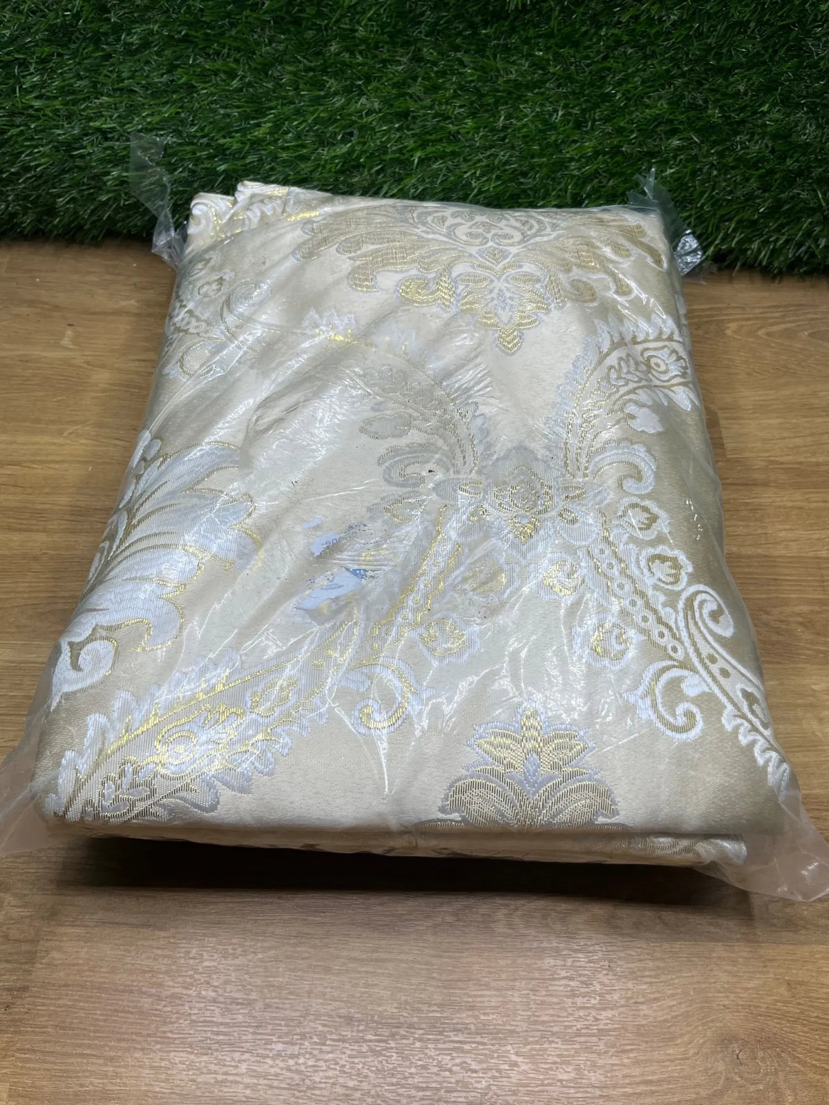 Juego de 2 cortinas europeas Dorado