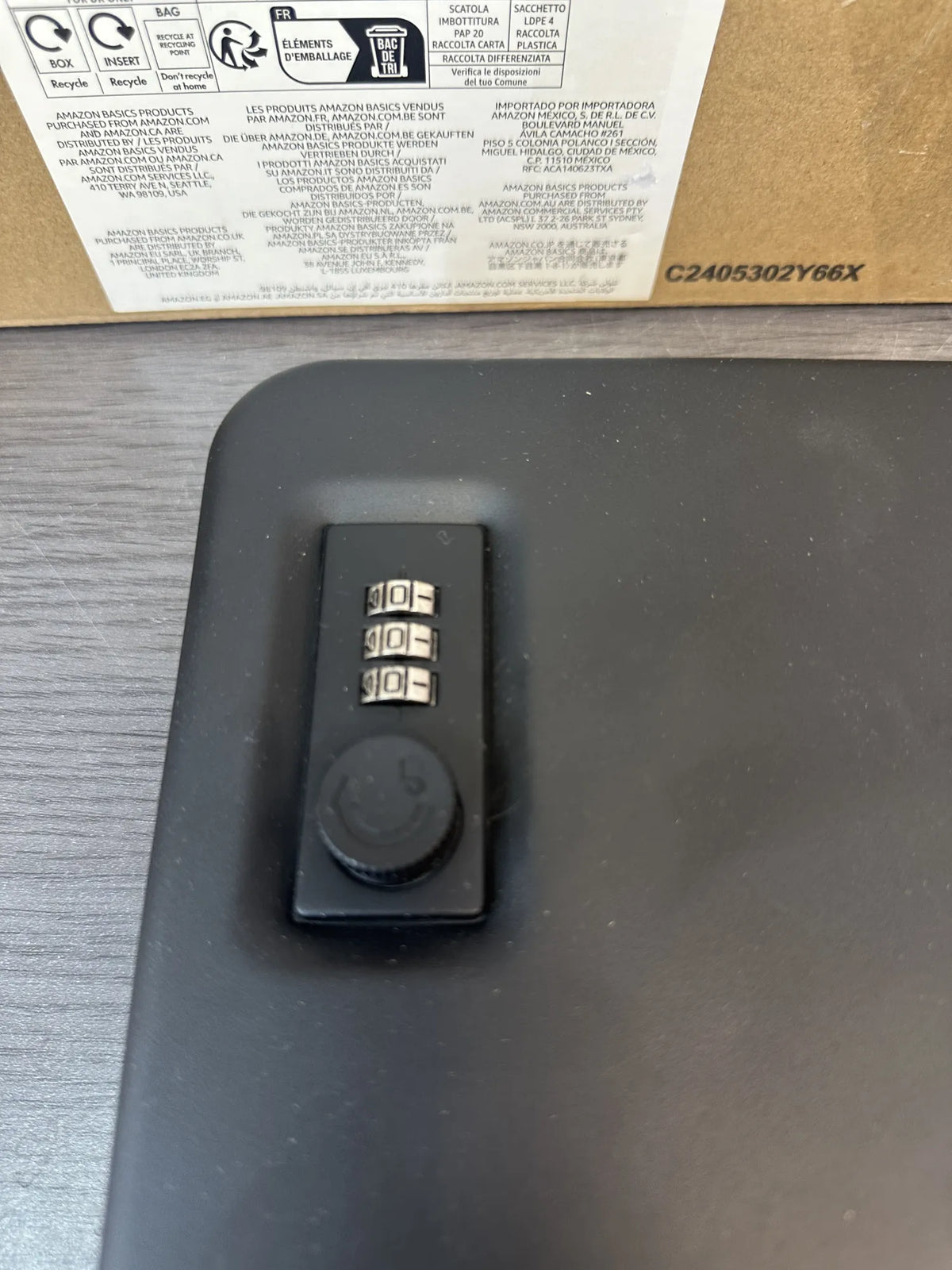 Caja de seguridad Amazon Basics