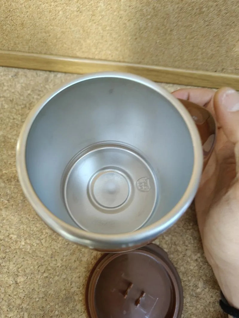 Taza de café con agitación magnética automática