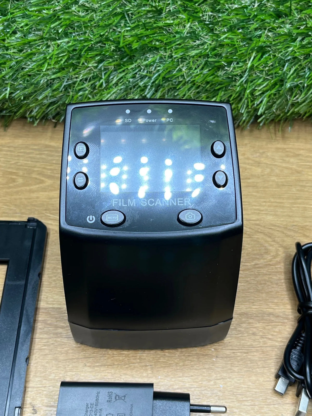 Escáner de negativos y diapositivas con pantalla LCD DIGITNOW