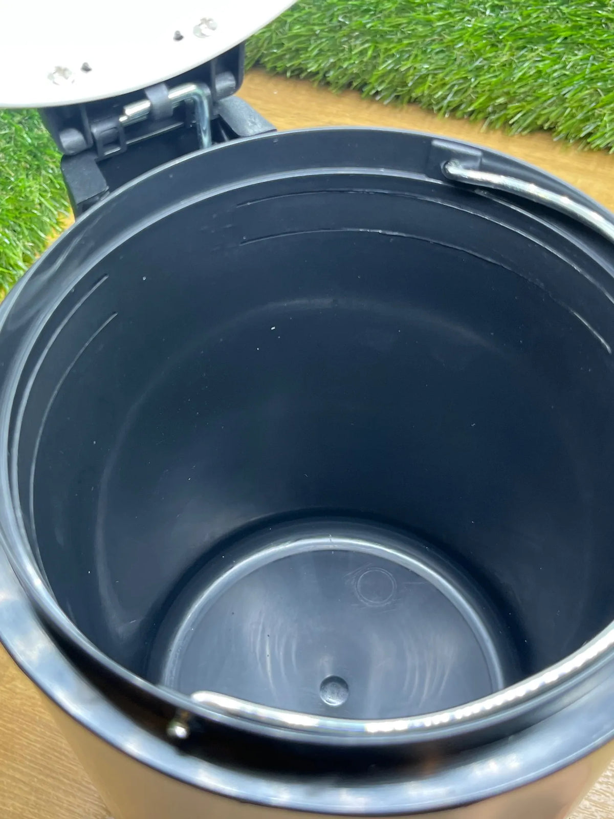 Cubo con Pedal para cosmética 3L Wenko