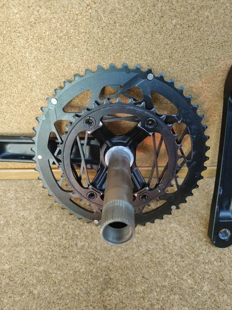 Juego de bielas para bicicleta de carretera