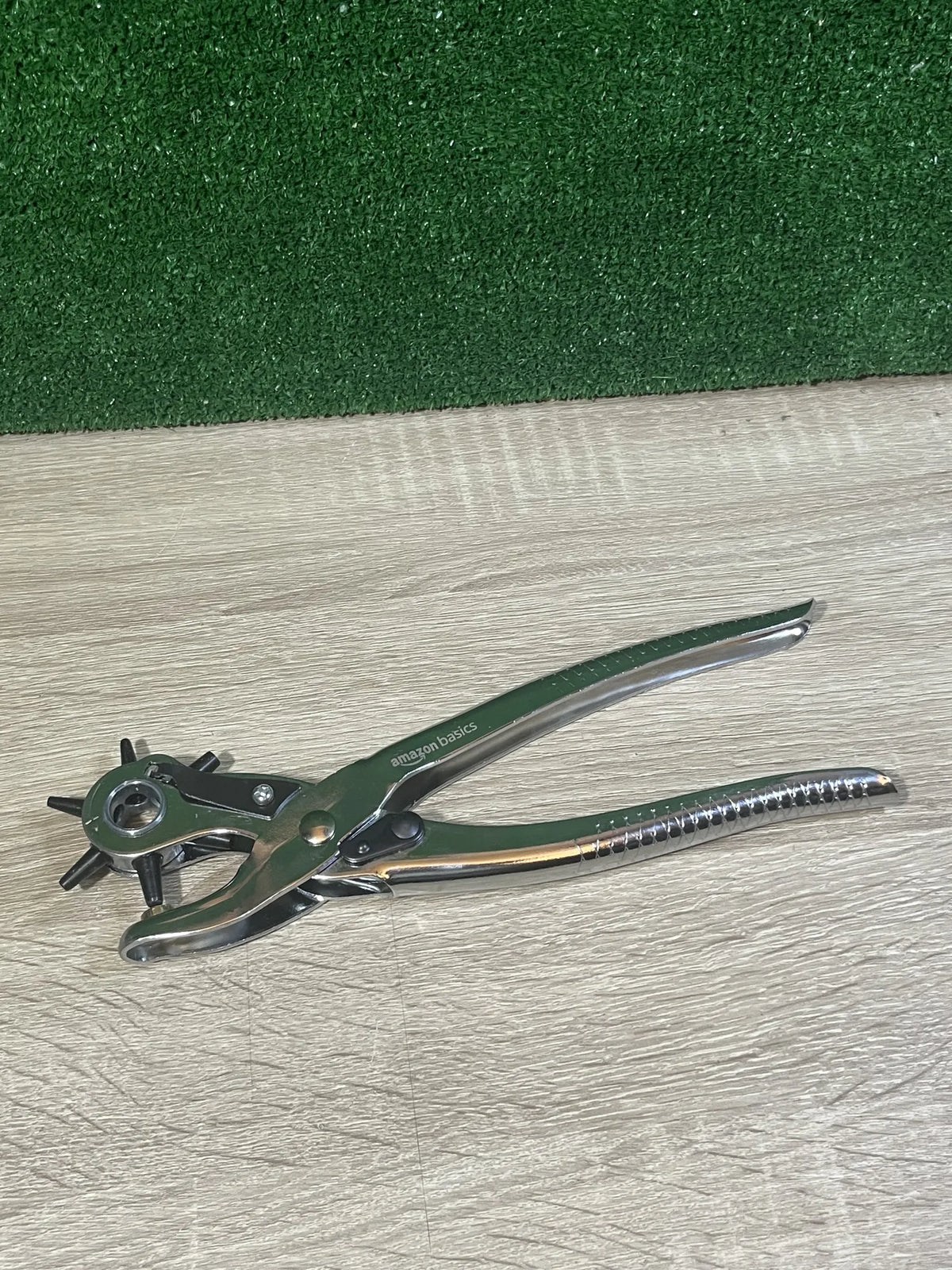 Juego de perforadora de cuero Amazon Basics