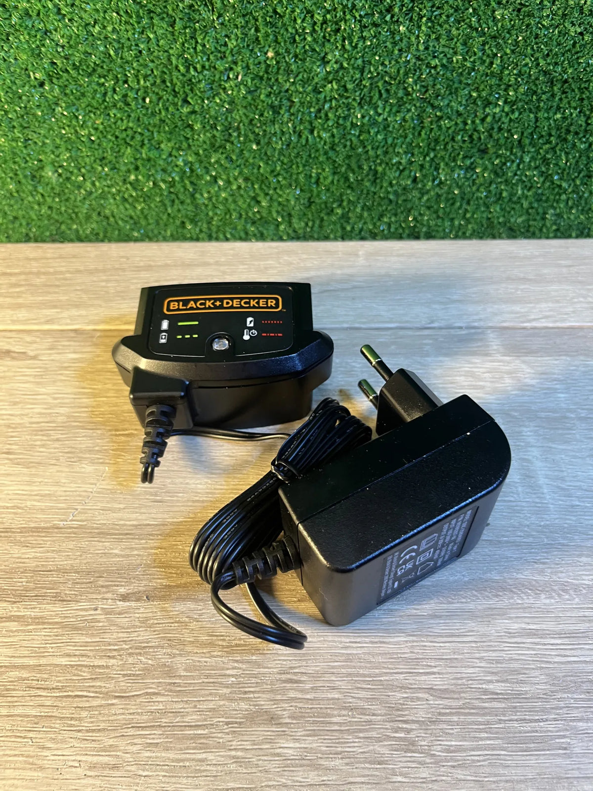Cargador SSC-2500 EU compatible con Black&Decker
