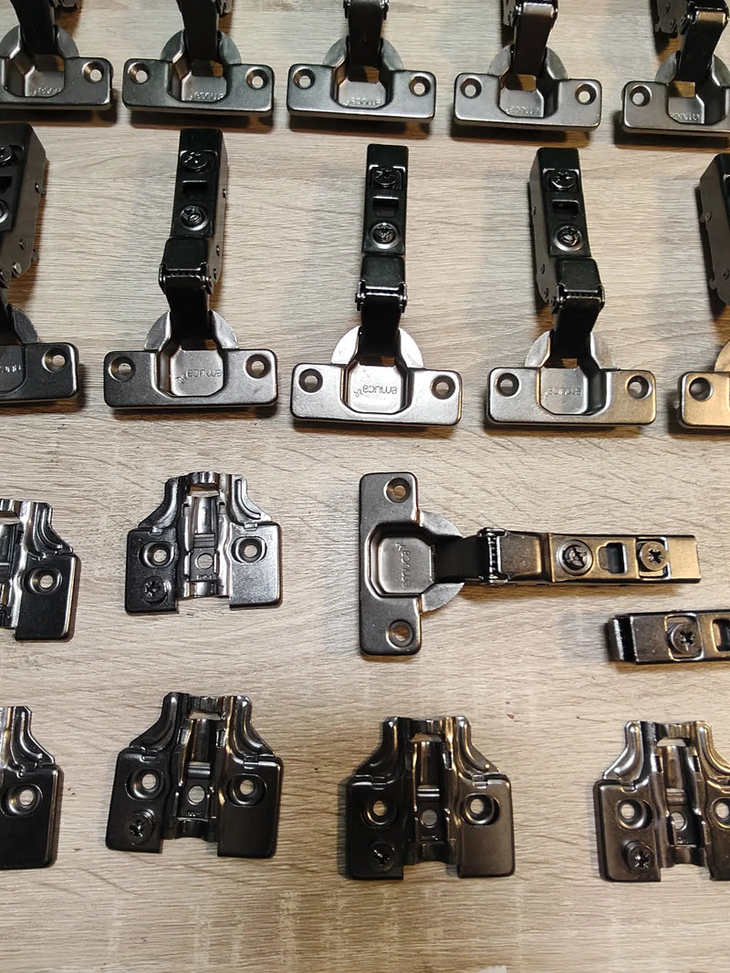 Kit de bisagra recta X91 con cierre suave y suplemento Emuca