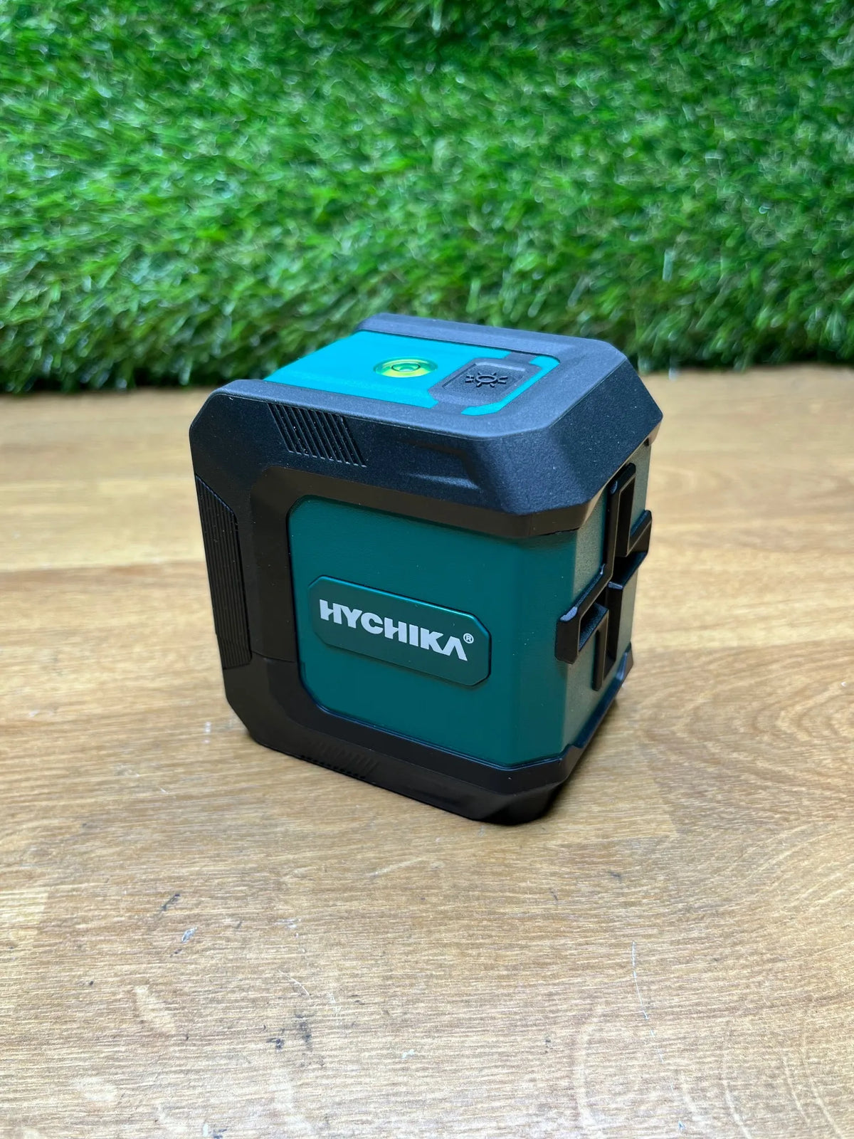 Nivel Láser Autonivelante de 15M HYCHIKA
