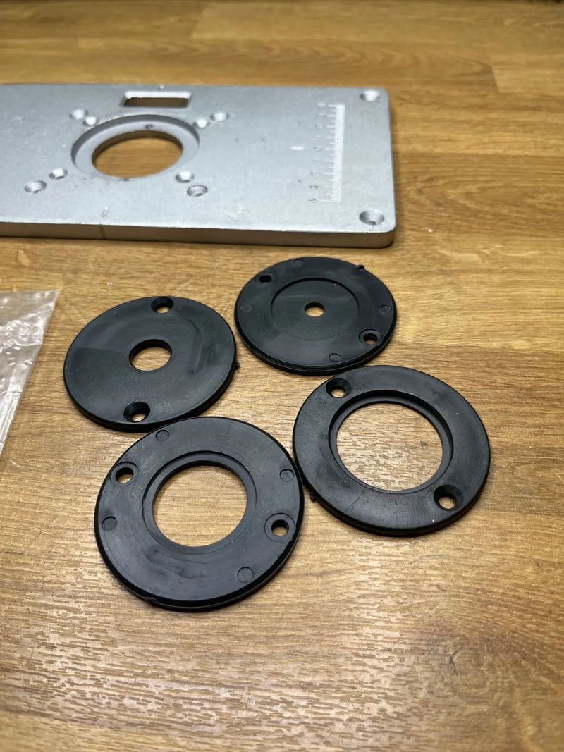 Placa de aluminio para mesa con 4 anillos y tornillos