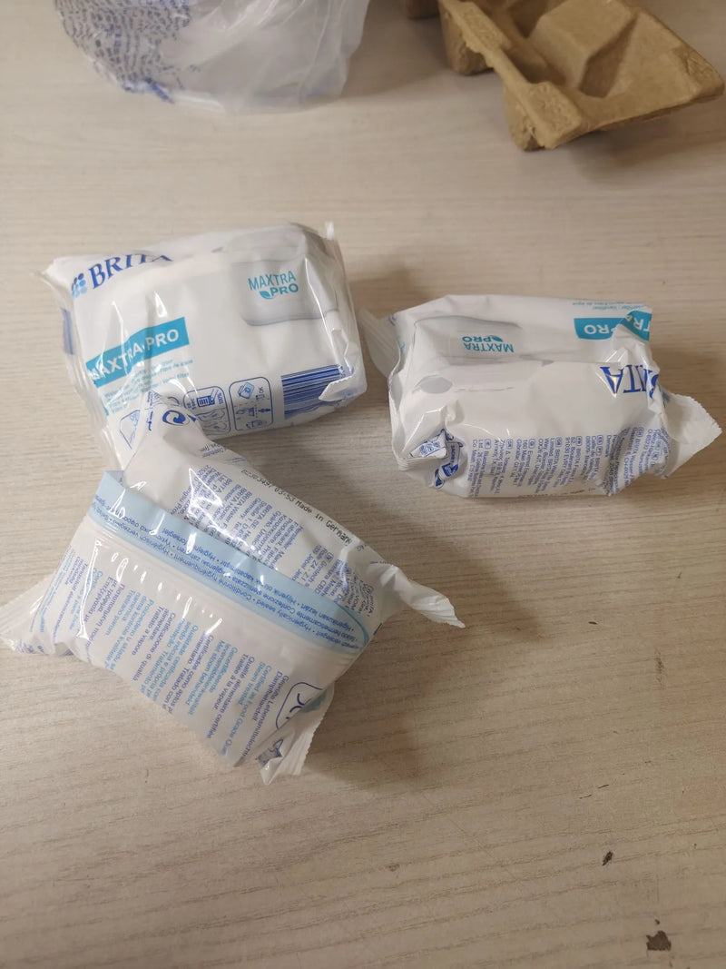 Jarra con filtro de agua y cartuchos - Brita