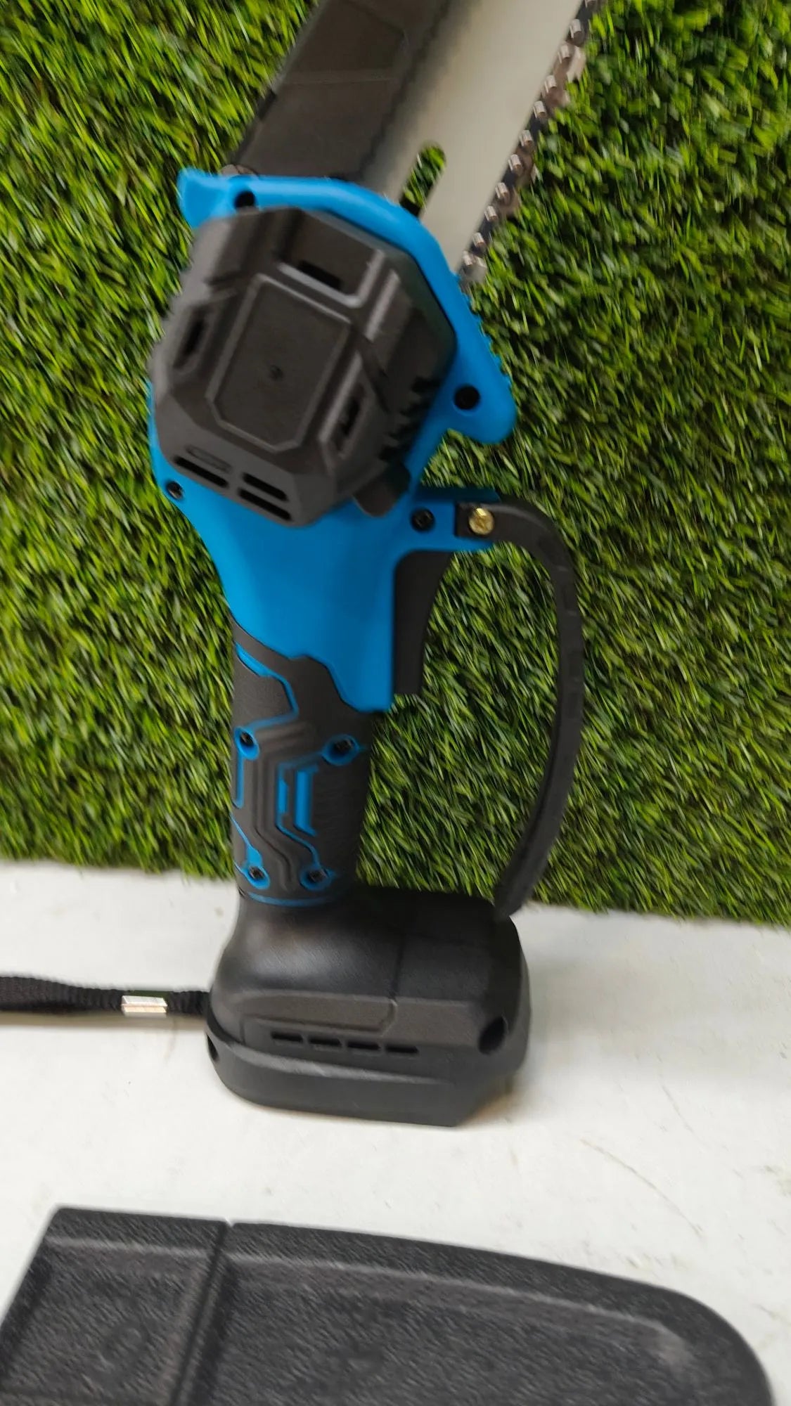 Mini motosierra inalámbrica de 6 pulgadas