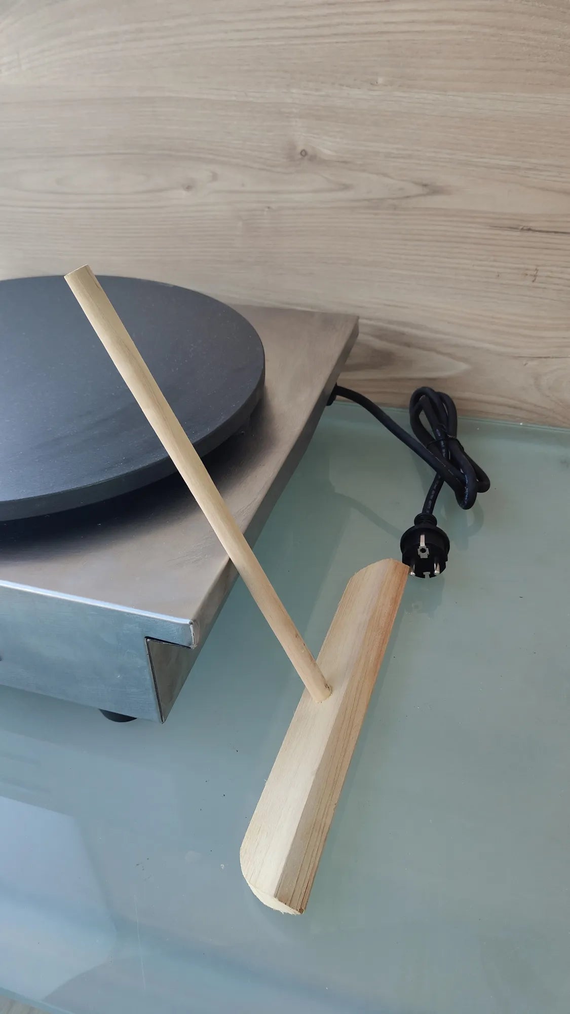 Crepera eléctrica, con esparcidor de madera