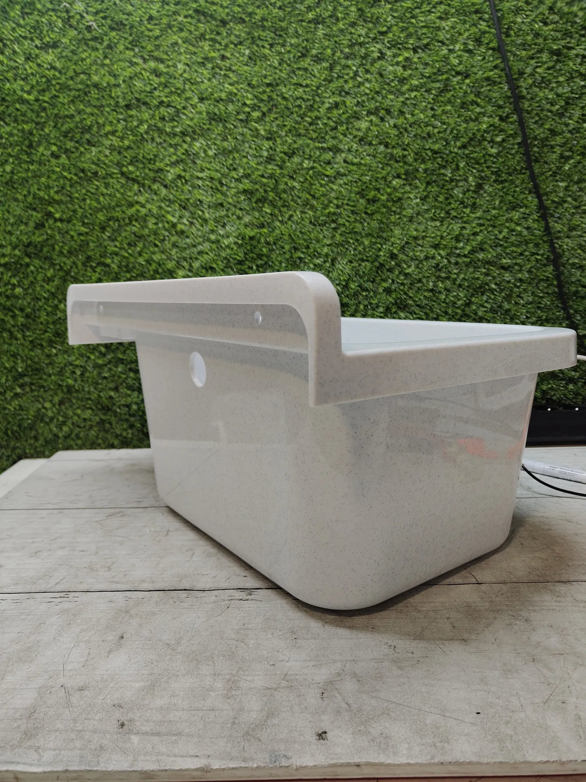 Lavabo de pared de resina Negrari