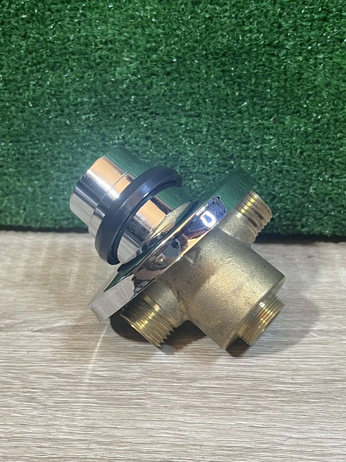 Grifo temporizado de ducha empotrado