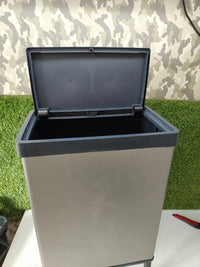 Cubo de basura alto de 54L - Curver verto