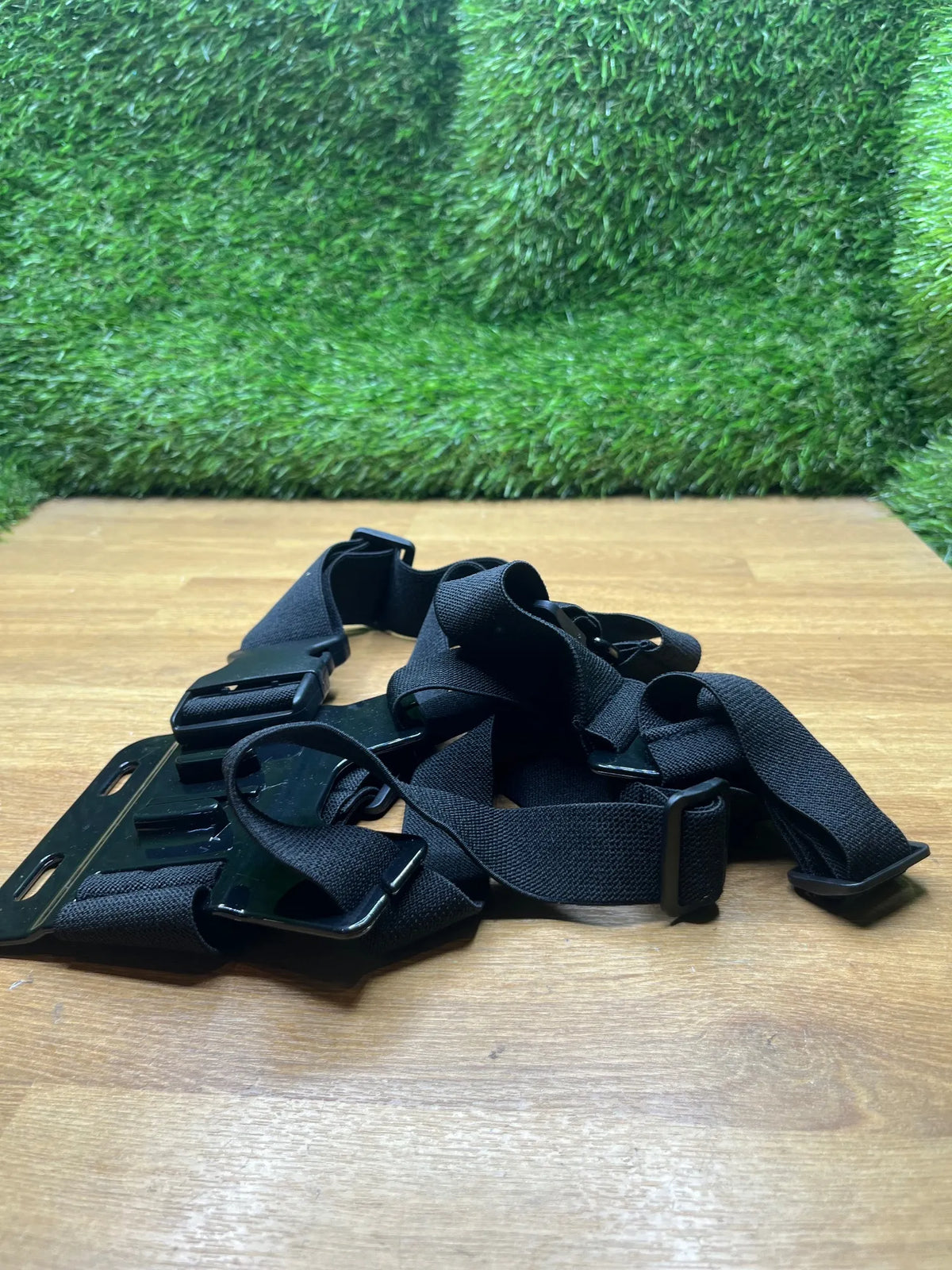 Arnés de Pecho Ajustable para GoPro y Cámaras Acción Amazon Basics