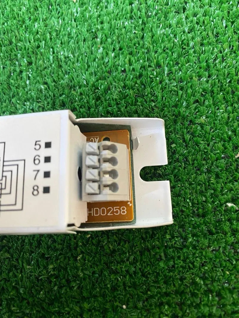 Balasto electrónico de voltaje ancho 1PCS