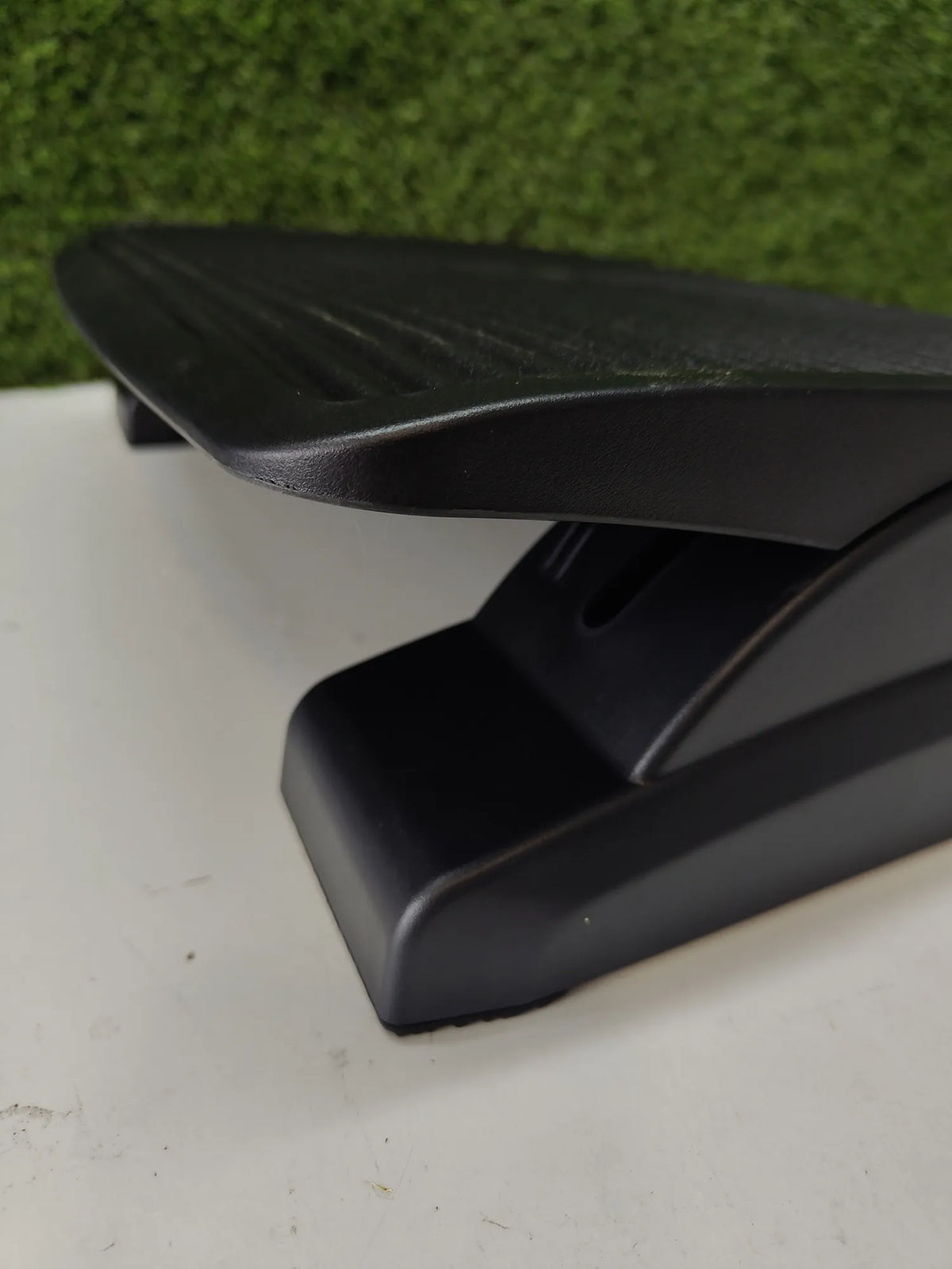 Reposapiés ergonómico para oficina o hogar - Mount it