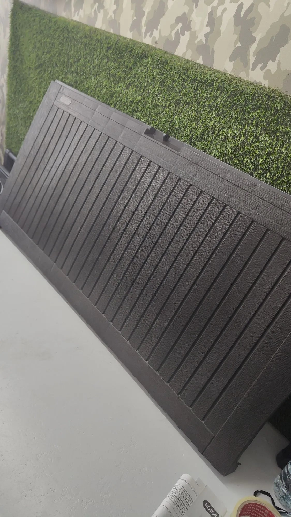 Keter Comfy – Baúl de almacenamiento para exteriores, capacidad 270 L, resina, marrón, jardín y terraza, 44,7 x 116,5 x 57 cm